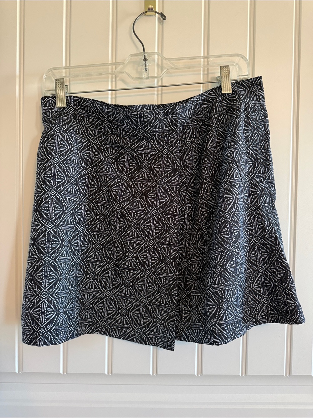 Ripskirt Hawaii Black and White Geometric A-Line Skirt